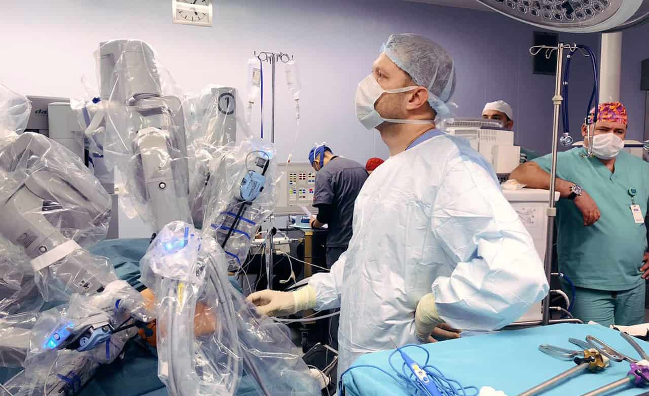 Роботическая операция в клинике Блохина