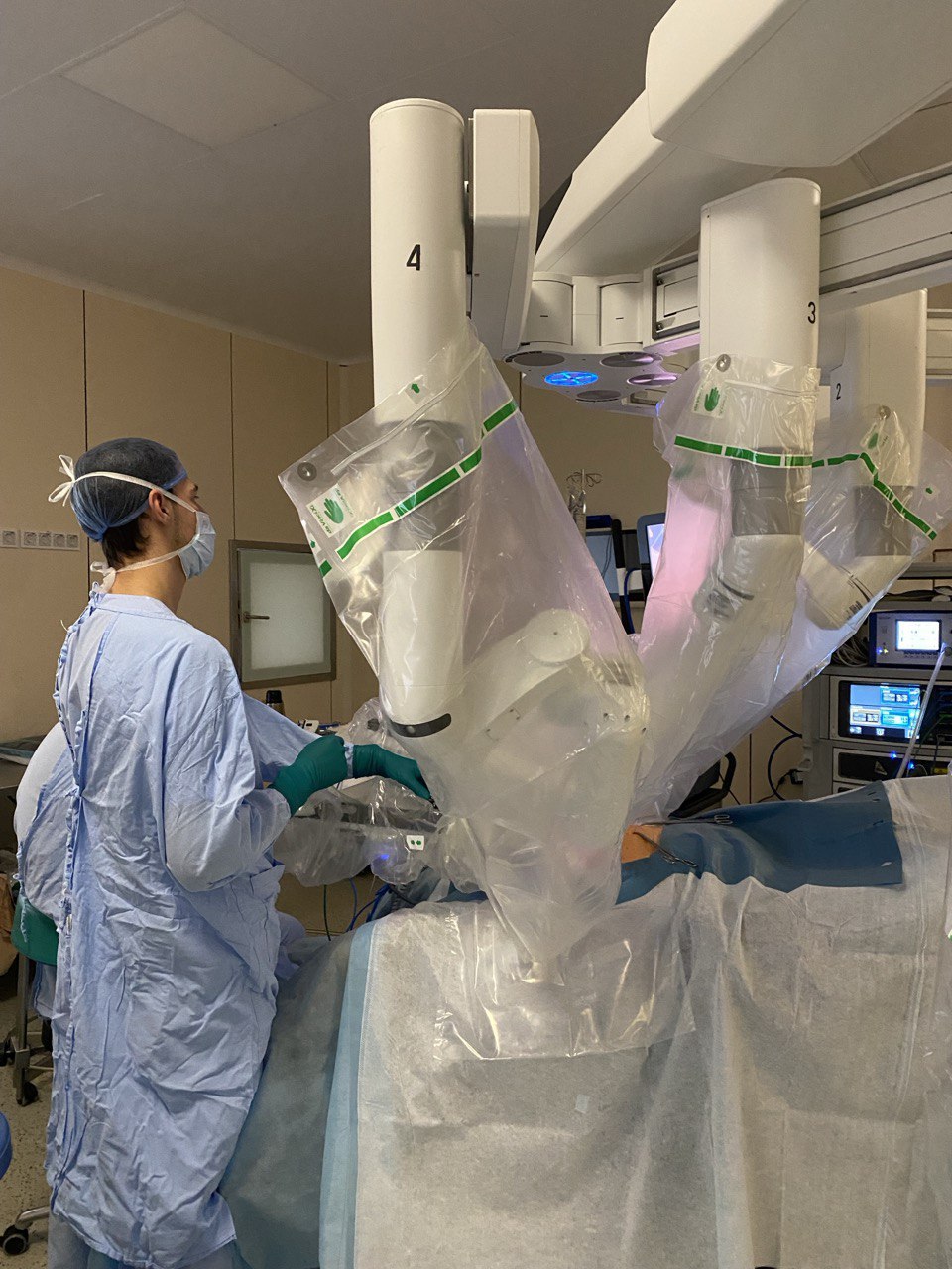 в НМИЦ онкологии им. Н.Н. Петрова внедрена робот-ассистированная хирургия da Vinci