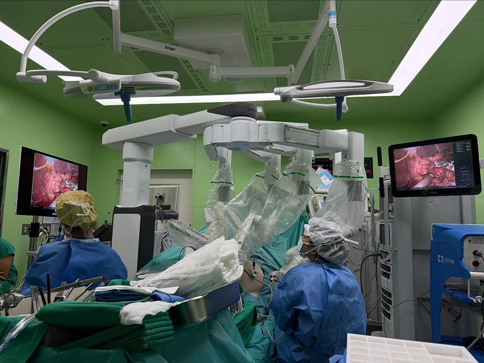 в НМИЦ онкологии им. Н.Н. Петрова внедрена робот-ассистированная хирургия da Vinci