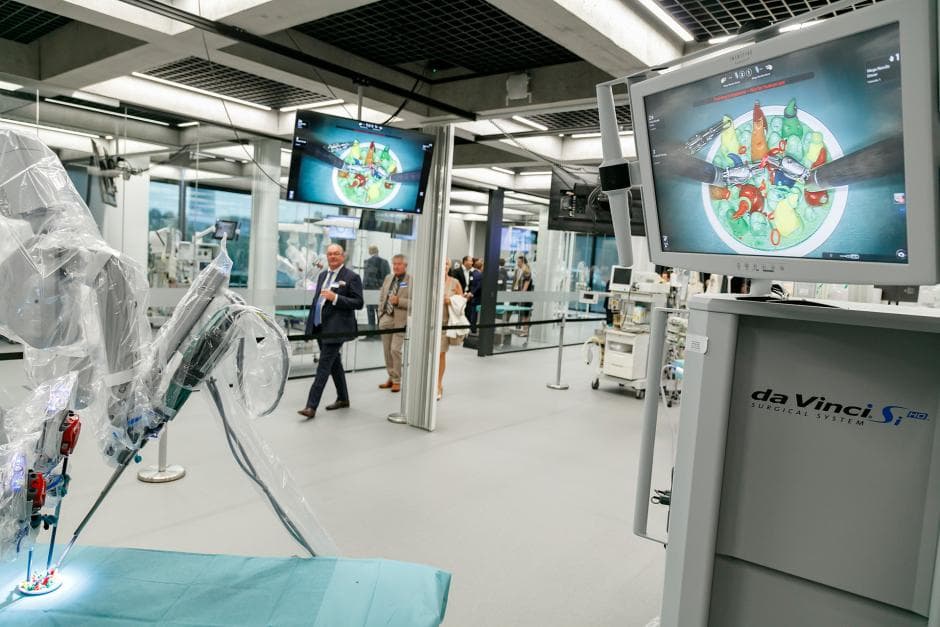 Обучение роботической хирургии da Vinci в ORSI Academy