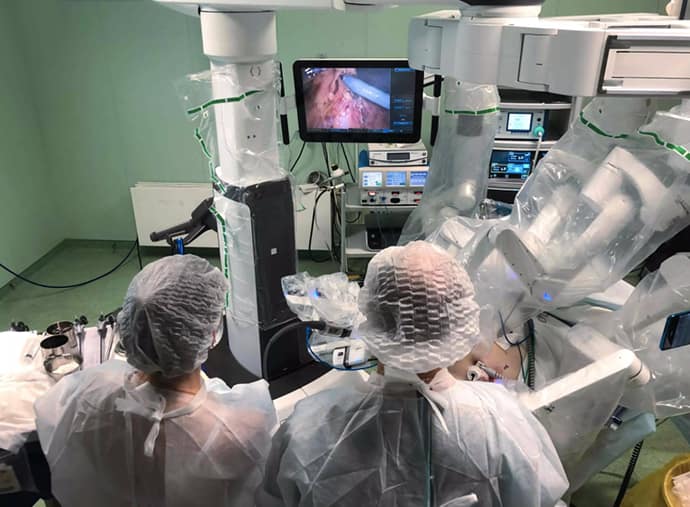 Операция на роботе da Vinci Xi