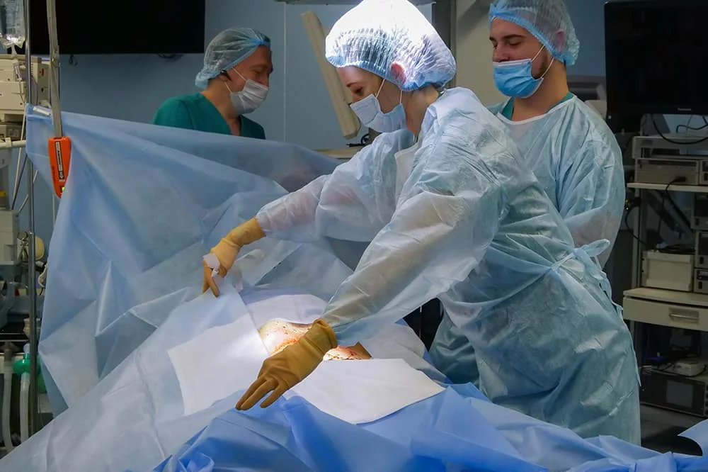 Операционная медсестра, роботическая операция 