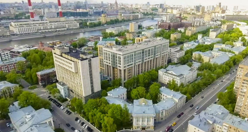 В РНЦХ им. Б.В. Петровского выполнена первая в России двойная операция на сердце с помощью робота Да Винчи